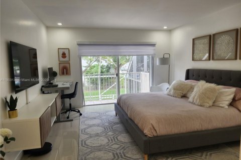 Townhouse in Doral, Florida 4 bedrooms, 176.33 sq.m. № 1954579 - photo 14