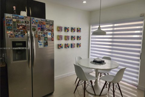 Townhouse in Doral, Florida 4 bedrooms, 176.33 sq.m. № 1954579 - photo 6