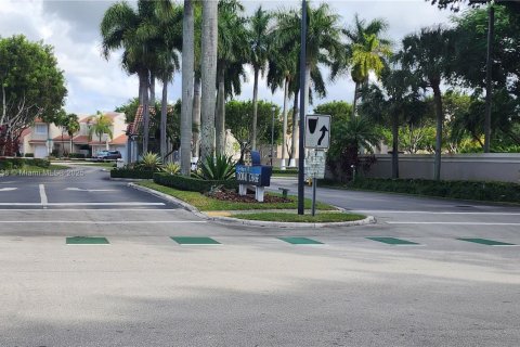 Townhouse in Doral, Florida 4 bedrooms, 176.33 sq.m. № 1954579 - photo 2