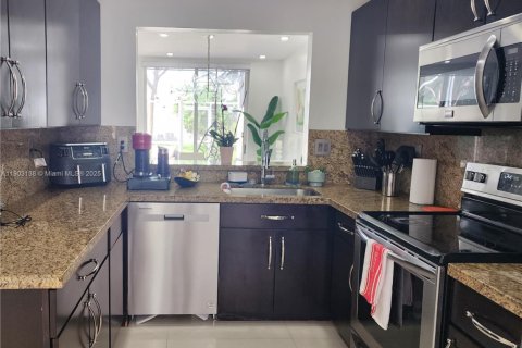 Townhouse in Doral, Florida 4 bedrooms, 176.33 sq.m. № 1954579 - photo 5