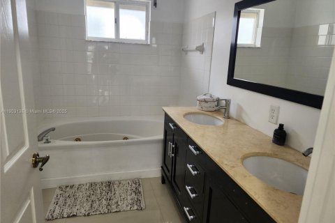 Townhouse in Doral, Florida 4 bedrooms, 176.33 sq.m. № 1954579 - photo 17