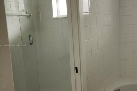 Townhouse in Doral, Florida 4 bedrooms, 176.33 sq.m. № 1954579 - photo 18