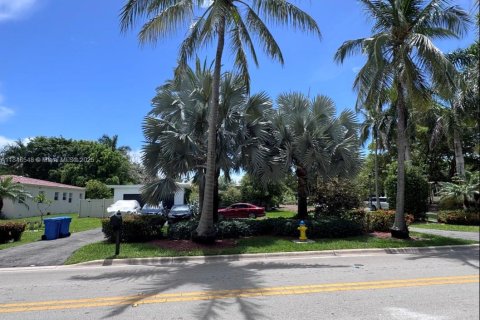House in Golden Beach, Florida 2 bedrooms, 242.29 sq.m. № 1849041 - photo 4