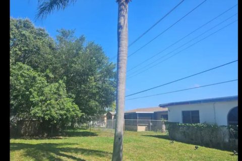 Снять в аренду виллу или дом в Майами, Флорида 3 спальни, 291.34м2, № 1127720 - фото 1