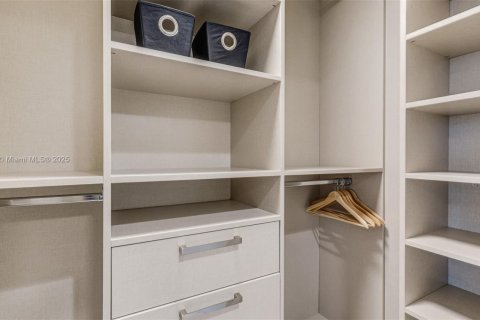 Condo in Miami, Florida, 3 bedrooms № 2018370 - photo 30