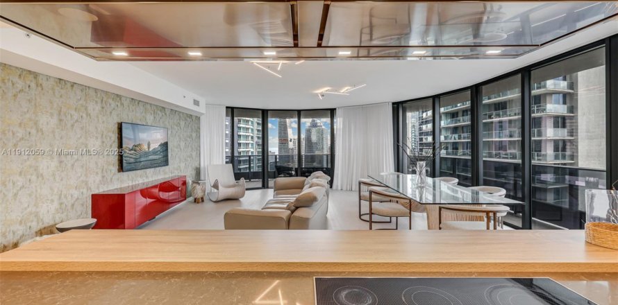 Condo in Miami, Florida, 3 bedrooms № 2018370