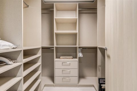 Condo in Miami, Florida, 3 bedrooms № 2018370 - photo 29