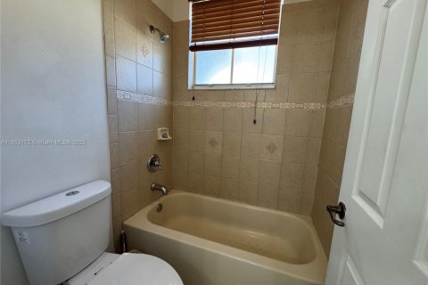 Adosado en alquiler en Miramar, Florida, 3 dormitorios, 139.82 m2 № 1981086 - foto 12