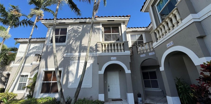 Adosado en Miramar, Florida 3 dormitorios, 139.82 m2 № 1981086