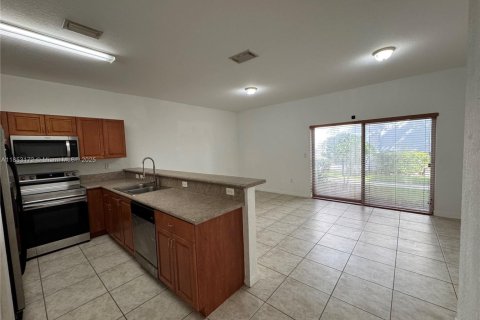 Adosado en alquiler en Miramar, Florida, 3 dormitorios, 139.82 m2 № 1981086 - foto 7