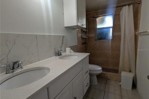 House in Sarasota, Florida 2 bedrooms, 74.41 sq.m. № 2237507 - photo 12
