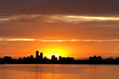 Condominio en venta en North Bay Village, Florida, 2 dormitorios, 105.54 m2 № 1947351 - foto 10