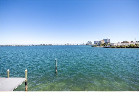 Condominio en venta en North Bay Village, Florida, 2 dormitorios, 105.54 m2 № 1947351 - foto 2