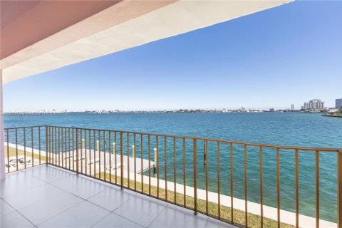 Condominio en venta en North Bay Village, Florida, 2 dormitorios, 105.54 m2 № 1947351 - foto 1