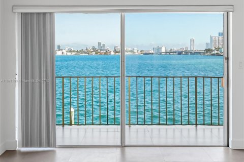 Condominio en venta en North Bay Village, Florida, 2 dormitorios, 105.54 m2 № 1947351 - foto 3