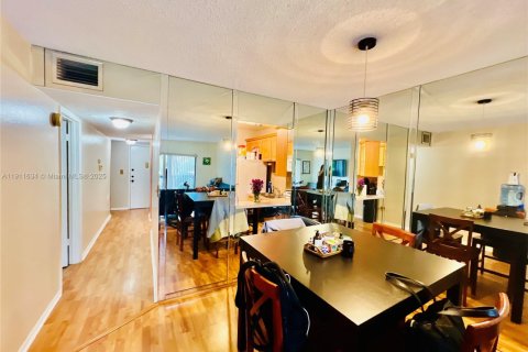 Снять в аренду квартиру в Плантация, Флорида 2 спальни, 112.41м2, № 1967557 - фото 18