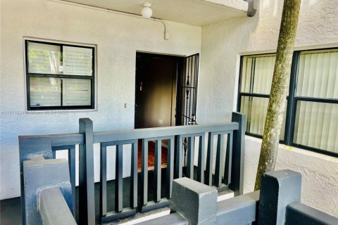 Снять в аренду квартиру в Плантация, Флорида 2 спальни, 112.41м2, № 1967557 - фото 4