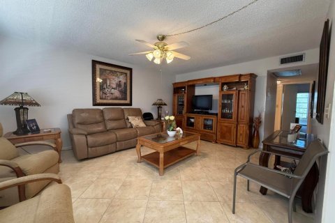 Condo in Deerfield Beach, Florida, 2 bedrooms № 2188136 - photo 2
