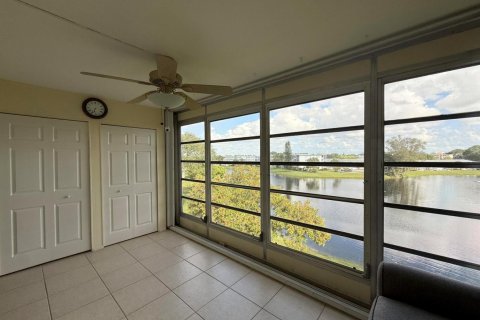 Condo in Deerfield Beach, Florida, 2 bedrooms № 2188136 - photo 10