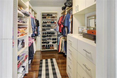 Casa en venta en Miami, Florida, 4 dormitorios, 246.56 m2 № 2053465 - foto 14