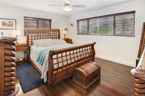 Casa en venta en Miami, Florida, 4 dormitorios, 246.56 m2 № 2053465 - foto 12