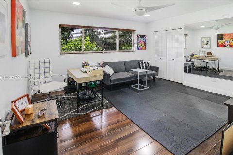 Casa en venta en Miami, Florida, 4 dormitorios, 246.56 m2 № 2053465 - foto 10