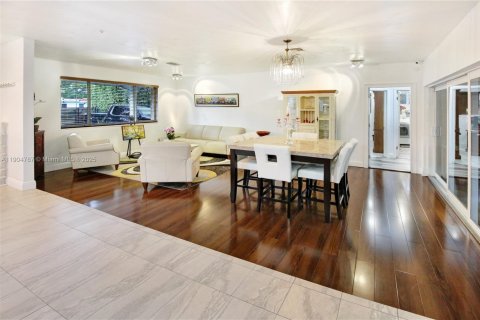 Casa en venta en Miami, Florida, 4 dormitorios, 246.56 m2 № 2053465 - foto 27