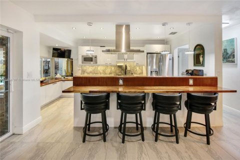 Casa en venta en Miami, Florida, 4 dormitorios, 246.56 m2 № 2053465 - foto 24