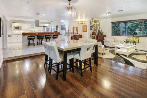 Casa en venta en Miami, Florida, 4 dormitorios, 246.56 m2 № 2053465 - foto 23