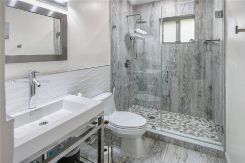 Casa en venta en Miami, Florida, 4 dormitorios, 246.56 m2 № 2053465 - foto 6
