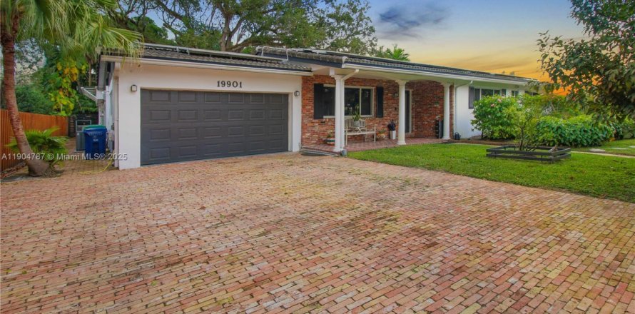 Casa en Miami, Florida 4 dormitorios, 246.56 m2 № 2053465