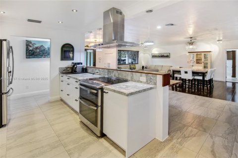 Casa en venta en Miami, Florida, 4 dormitorios, 246.56 m2 № 2053465 - foto 19