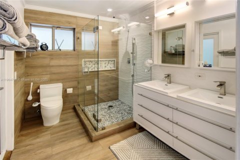 Casa en venta en Miami, Florida, 4 dormitorios, 246.56 m2 № 2053465 - foto 13