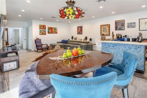 Casa en venta en Miami, Florida, 4 dormitorios, 246.56 m2 № 2053465 - foto 3