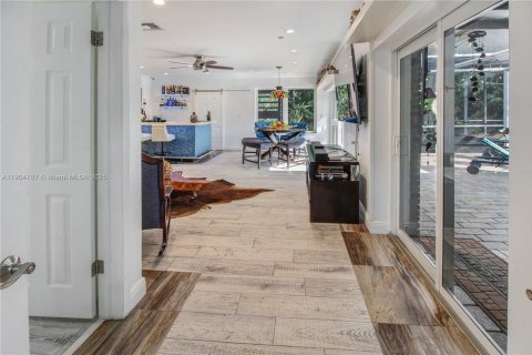 Casa en venta en Miami, Florida, 4 dormitorios, 246.56 m2 № 2053465 - foto 7