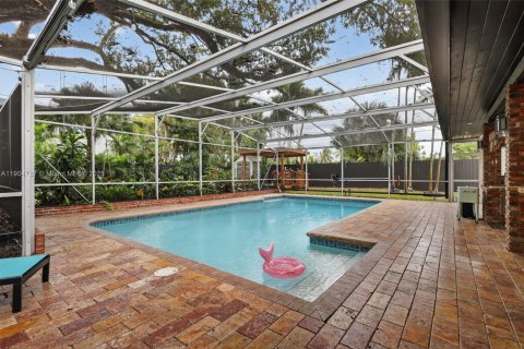 Casa en venta en Miami, Florida, 4 dormitorios, 246.56 m2 № 2053465 - foto 29