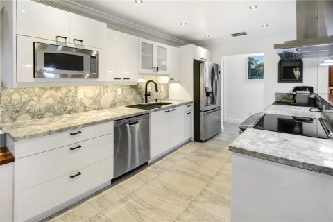 Casa en venta en Miami, Florida, 4 dormitorios, 246.56 m2 № 2053465 - foto 22