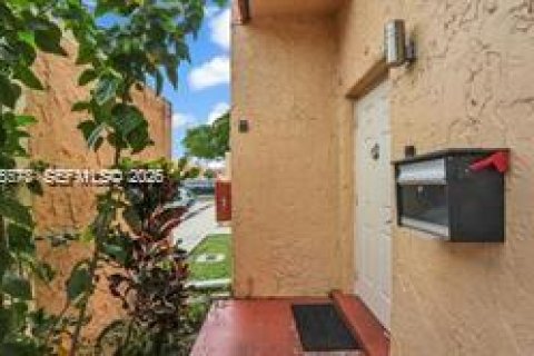 Adosado en venta en Tamarac, Florida, 3 dormitorios, 167.22 m2 № 2002008 - foto 2