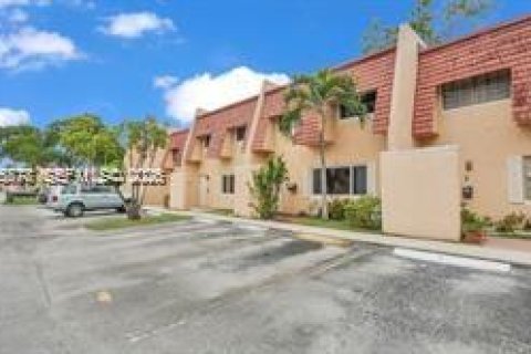 Adosado en Tamarac, Florida 3 dormitorios, 167.22 m2 № 2002008