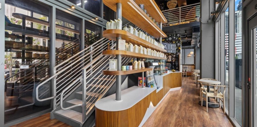 Коммерческая недвижимость в Майами, Флорида № 2051070