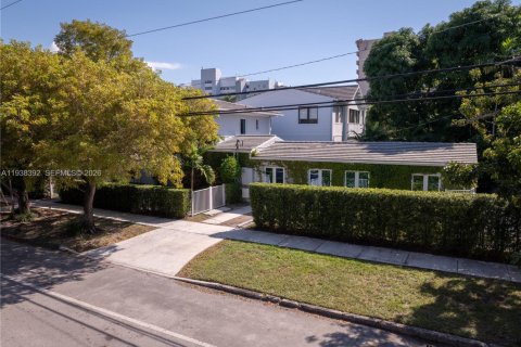 Купить виллу или дом в Майами, Флорида 4 спальни, 283.26м2, № 1996489 - фото 23