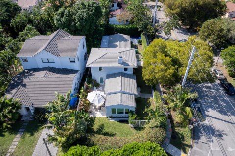 Купить виллу или дом в Майами, Флорида 4 спальни, 283.26м2, № 1996489 - фото 24