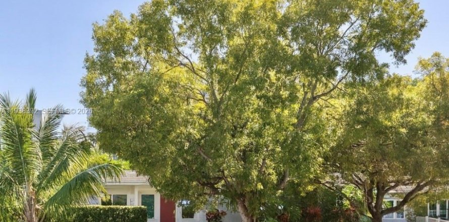 Дом в Майами, Флорида 4 спальни, 283.26м2 № 1996489