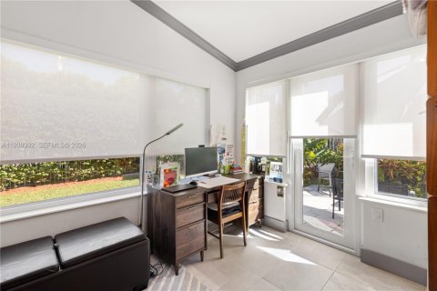 Купить виллу или дом в Майами, Флорида 4 спальни, 283.26м2, № 1996489 - фото 18