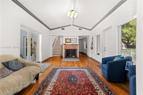 Купить виллу или дом в Майами, Флорида 4 спальни, 283.26м2, № 1996489 - фото 2