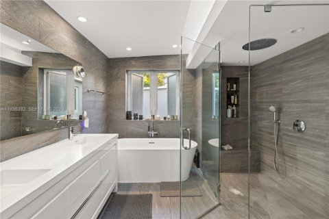 Купить виллу или дом в Майами, Флорида 4 спальни, 283.26м2, № 1996489 - фото 9