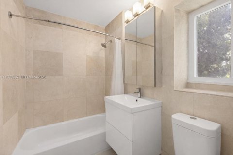 Купить виллу или дом в Майами, Флорида 4 спальни, 283.26м2, № 1996489 - фото 13