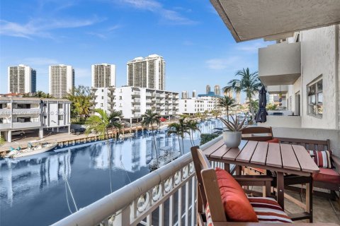 Copropriété à vendre à North Miami Beach, Floride: 2 chambres, 96.8 m2 № 2007767 - photo 7