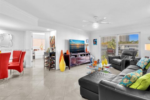 Copropriété à vendre à North Miami Beach, Floride: 2 chambres, 96.8 m2 № 2007767 - photo 2