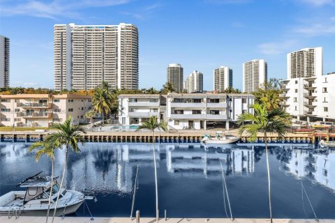 Copropriété à vendre à North Miami Beach, Floride: 2 chambres, 96.8 m2 № 2007767 - photo 10